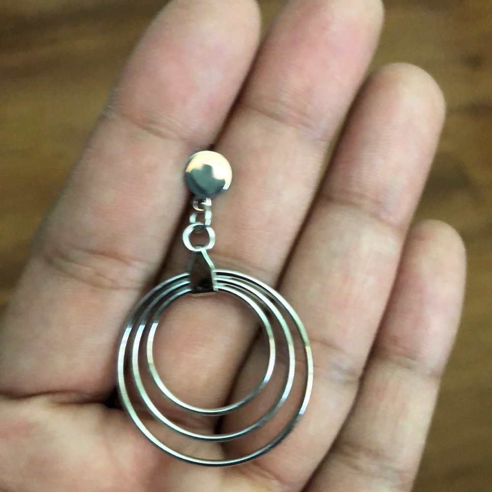🔥last call clearance 🛍NEW Silver tone earrings - Picture 3 of 4
